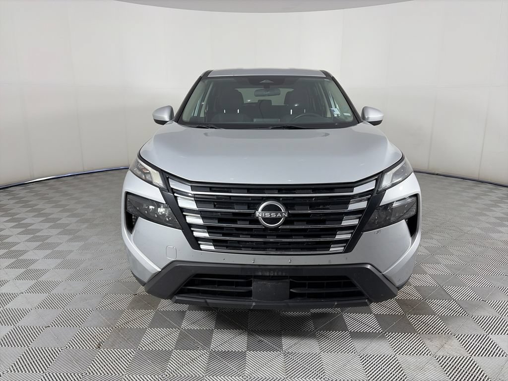 Used 2024 Nissan Rogue SV AWD/4WD image 2