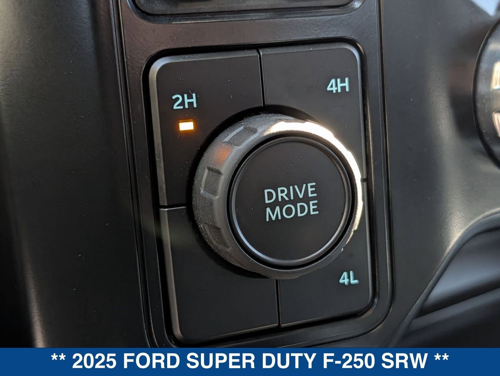 Certified 2025 Ford F250 Lariat w/ Black Appearance Package image 31