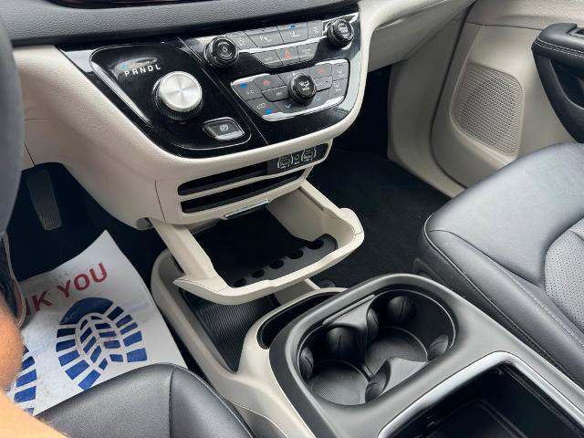 Used 2024 Chrysler Pacifica Touring-L image 20