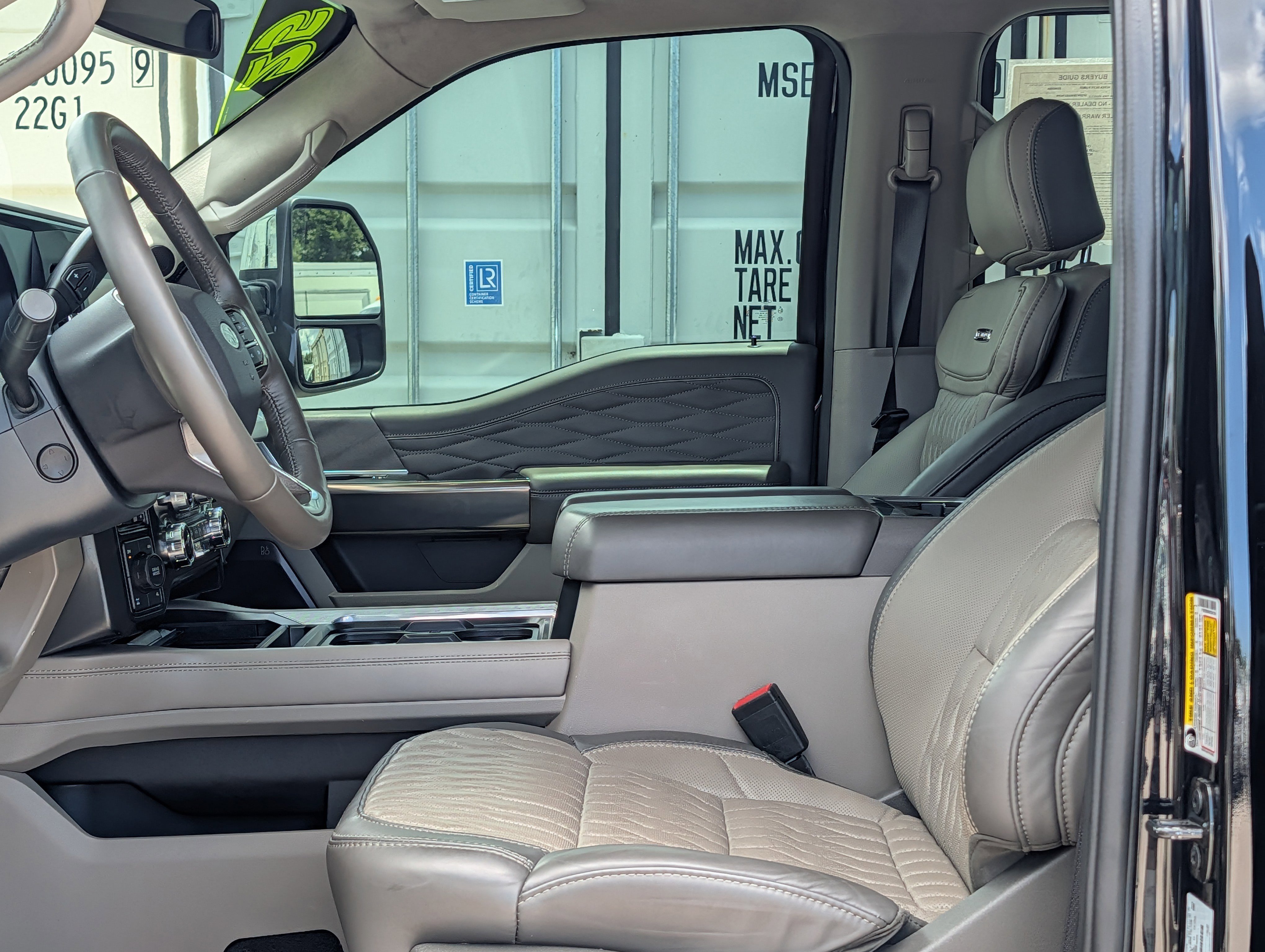 Certified 2025 Ford F250 Platinum w/ Platinum Plus Package AWD/4WD image 23