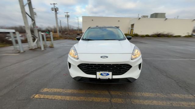 Certified 2022 Ford Escape SE w/ SE Sport Appearance Package image 3