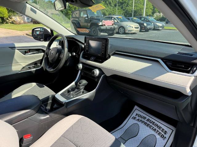 Used 2020 Toyota RAV4 XLE AWD/4WD image 22
