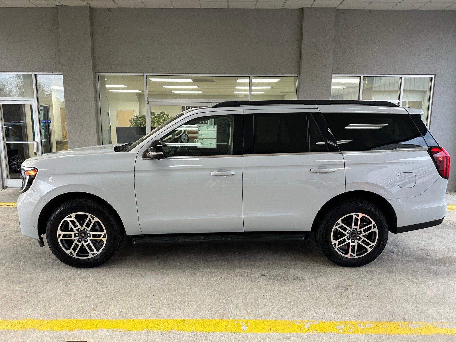 Certified 2025 Ford Expedition Active image 2