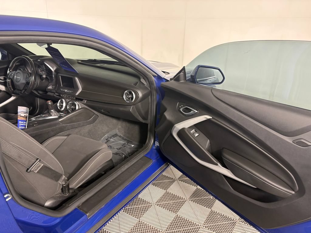 Used 2020 Chevrolet Camaro LT RWD image 29