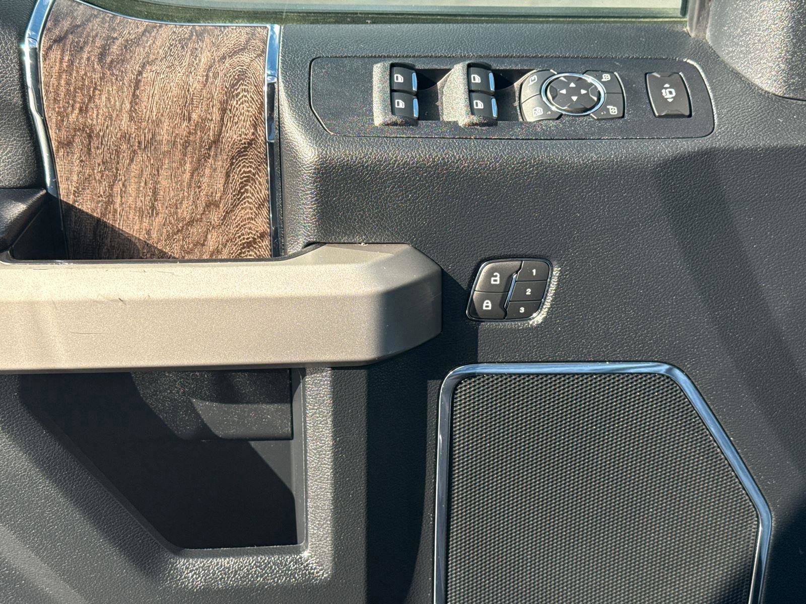 Certified 2019 Ford F250 Lariat w/ Lariat Value Package image 28