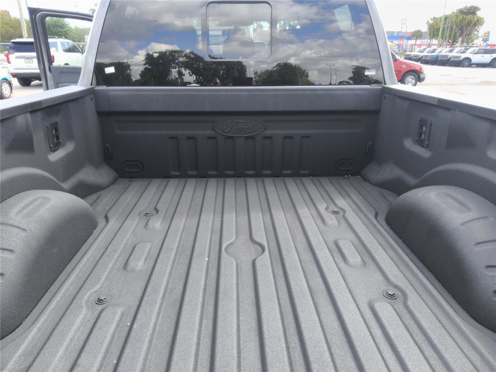 Certified 2024 Ford F350 Lariat w/ Black Appearance Package image 19