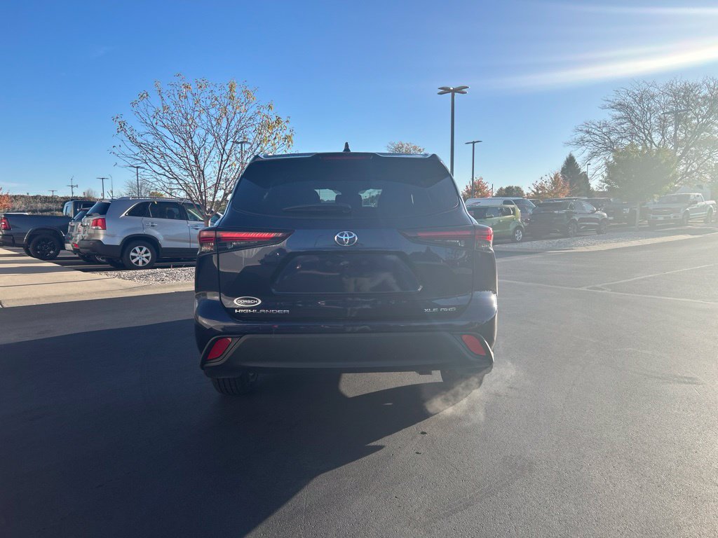Used 2025 Toyota Highlander XLE AWD/4WD image 5