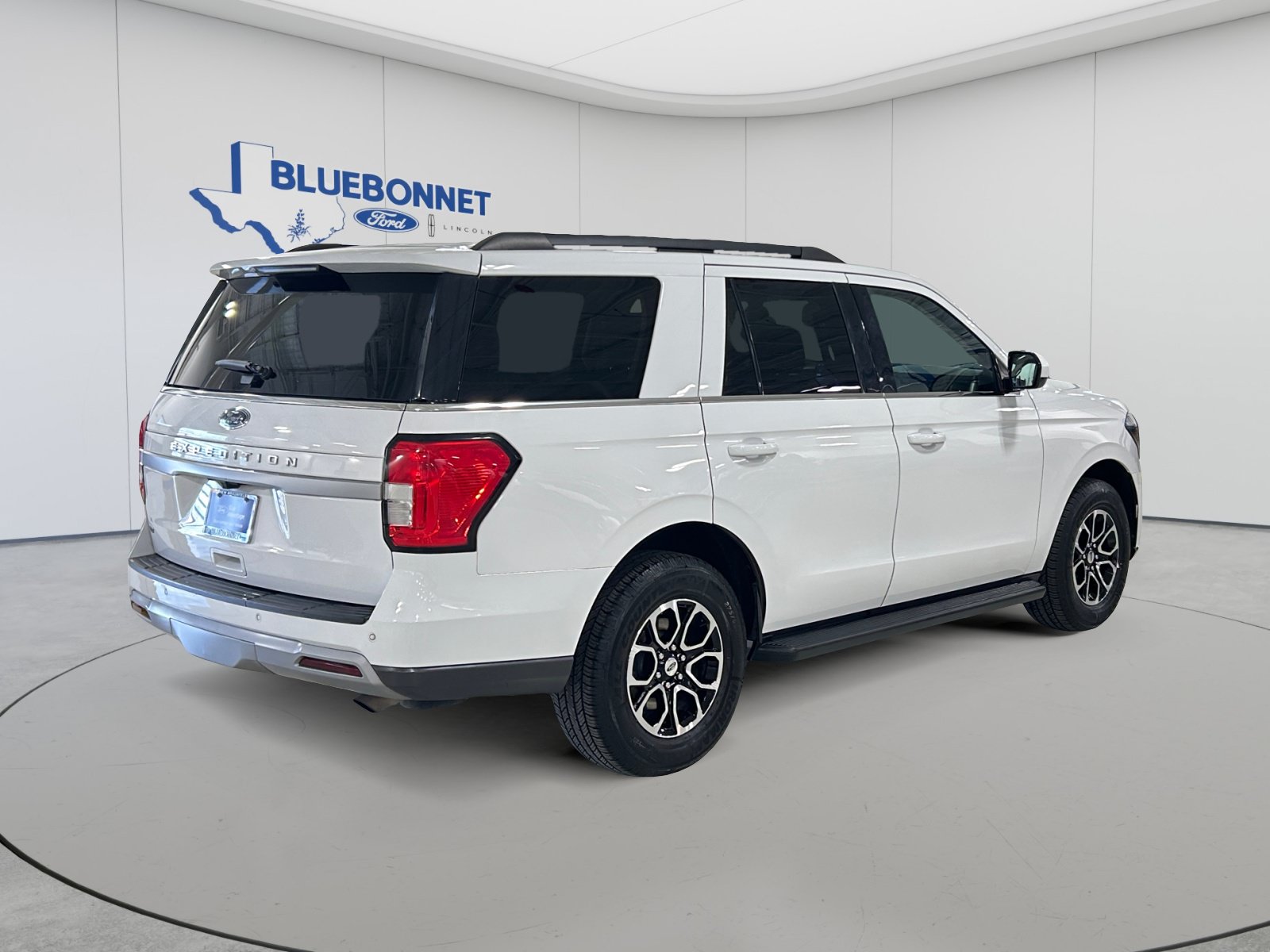 Certified 2024 Ford Expedition XLT RWD image 5
