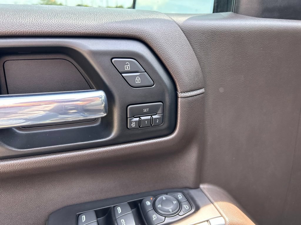 Used 2019 Chevrolet Silverado 1500 LTZ w/ LTZ Premium Package AWD/4WD image 16