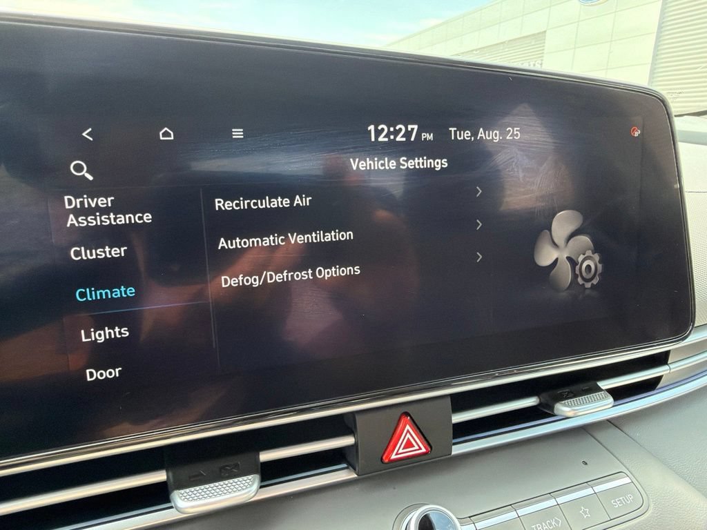 Used 2025 Hyundai Elantra SEL FWD image 37