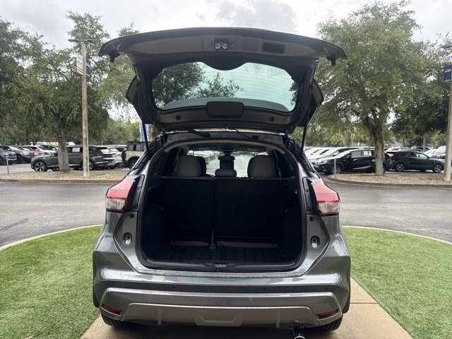 Used 2021 Nissan Kicks SR w/ SR Premium Package FWD image 4