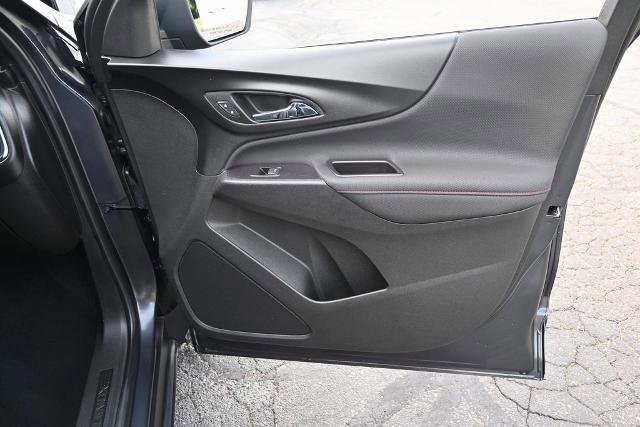 Used 2022 Chevrolet Equinox RS w/ Infotainment Package image 24