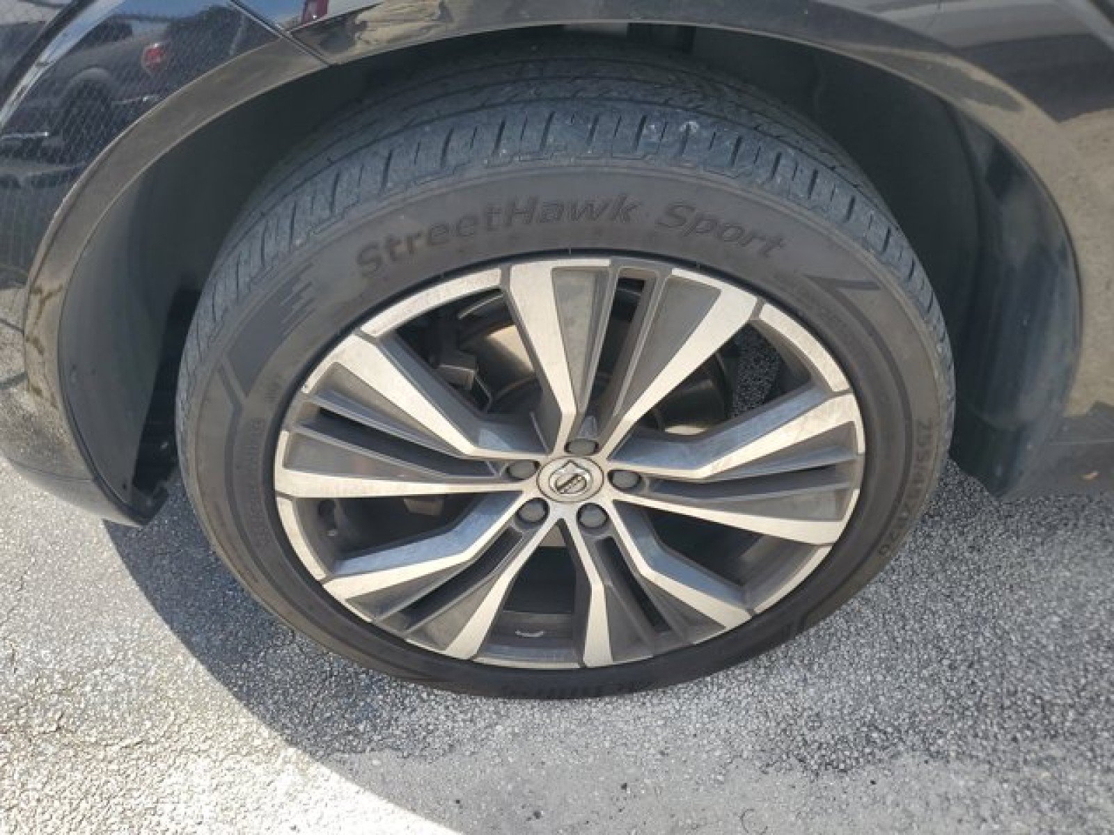 Used 2022 Volvo XC60 B5 Momentum w/ Protection Package Premier FWD image 3