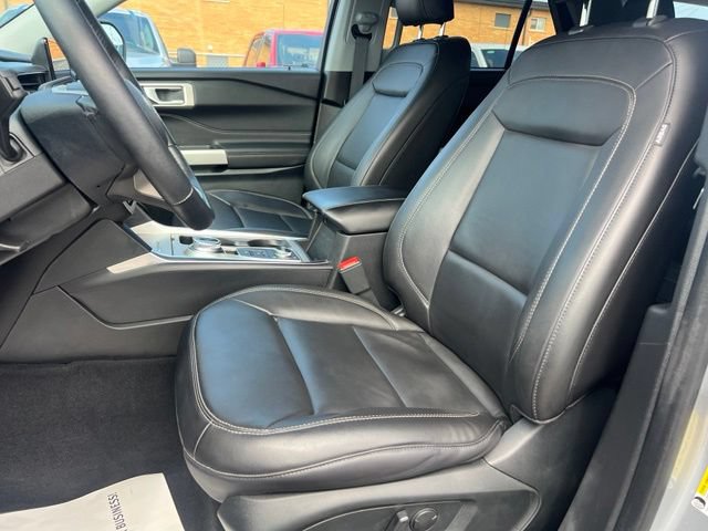 Certified 2023 Ford Explorer XLT w/ Equipment Group 202A AWD/4WD image 17