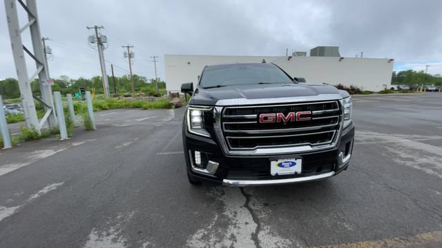 Used 2021 GMC Yukon SLT w/ Rear Media and Nav Package AWD/4WD image 3