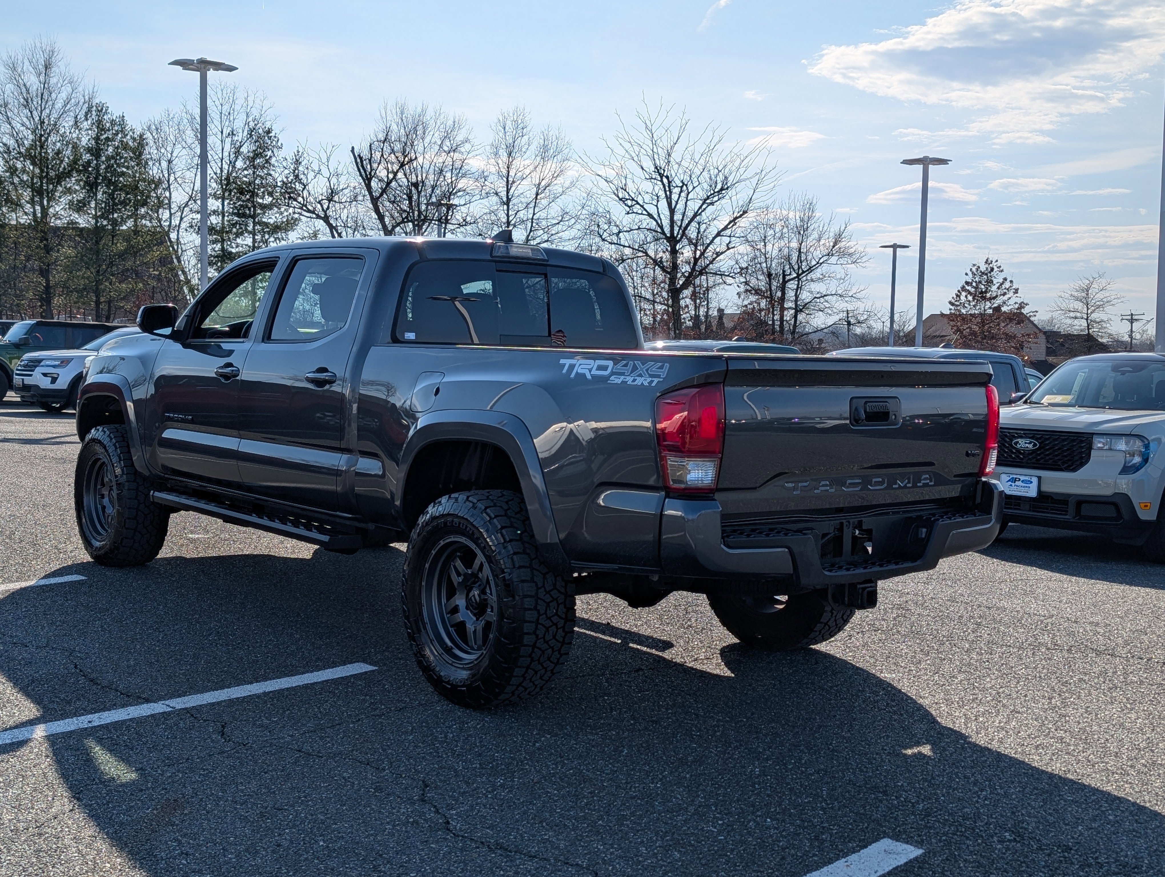 Used 2017 Toyota Tacoma TRD Sport w/ Tow Package image 3