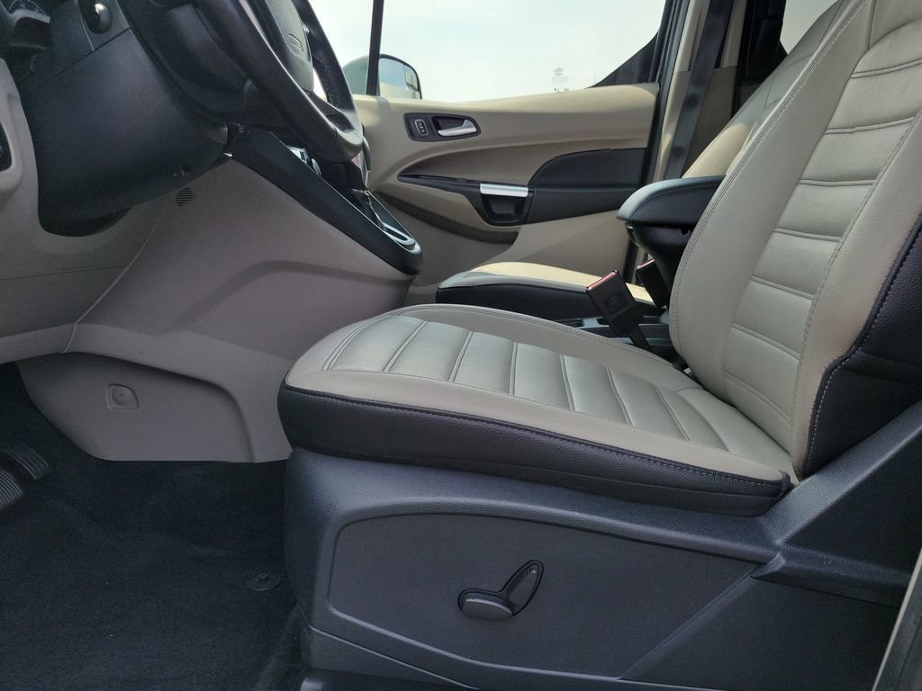 Certified 2023 Ford Transit Connect Titanium FWD image 19