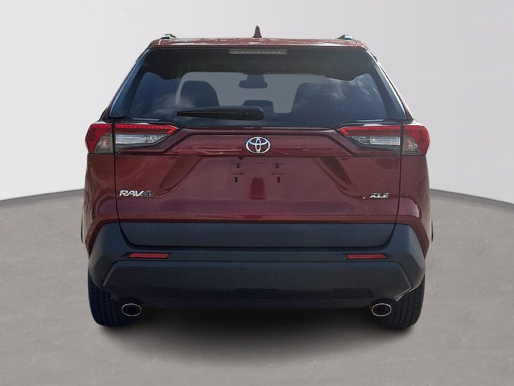 Used 2021 Toyota RAV4 XLE w/ Convenience Package FWD image 5