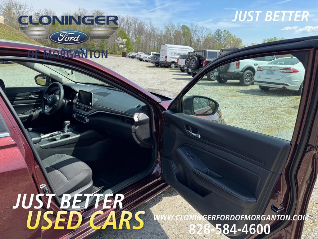 Used 2025 Nissan Altima 2.5 SV FWD image 14