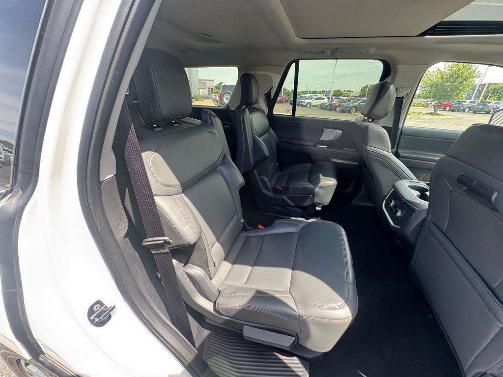 Certified 2025 Ford Expedition Active AWD/4WD image 19