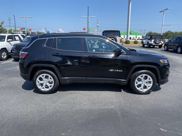 Used 2024 Jeep Compass Latitude AWD/4WD image 8