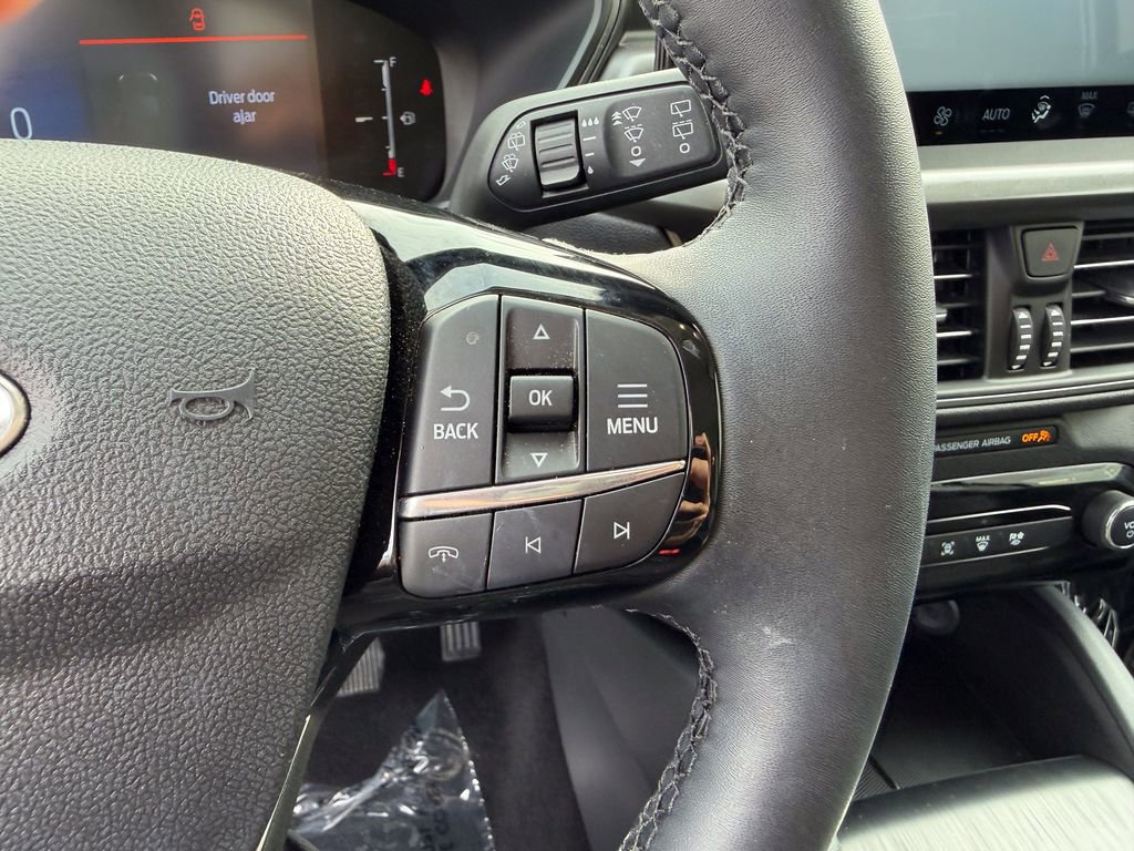 Certified 2025 Ford Escape SE image 27