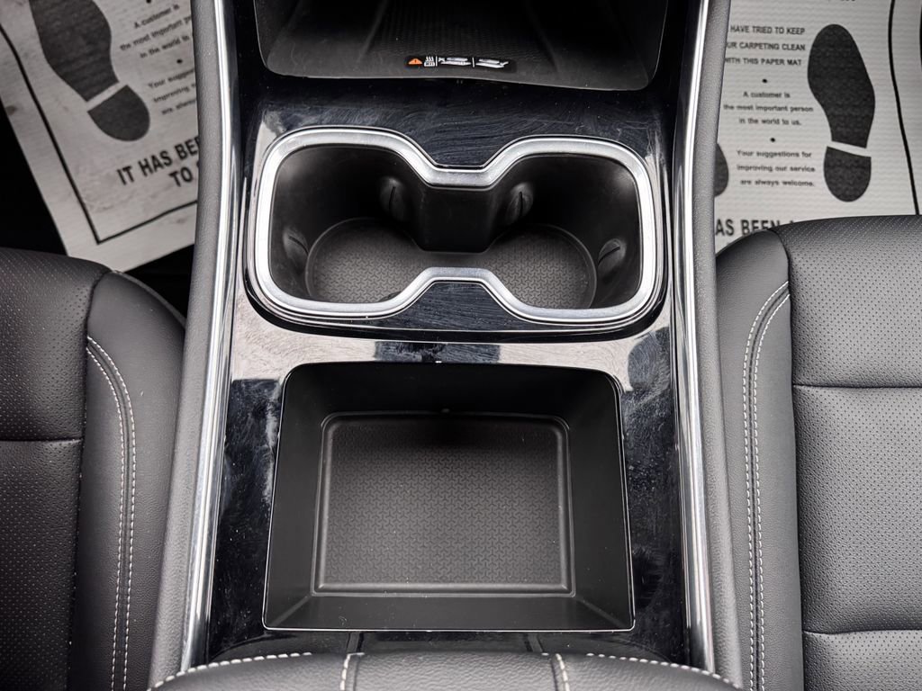 Used 2025 Chevrolet Traverse LT image 23