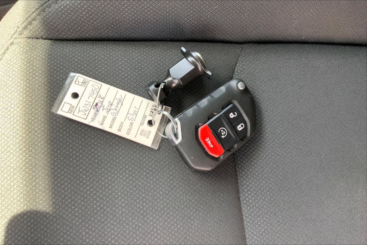 Used 2018 Jeep Wrangler Unlimited Sahara AWD/4WD image 15
