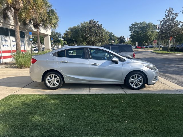 Used 2017 Chevrolet Cruze LT w/ Convenience Package FWD image 3
