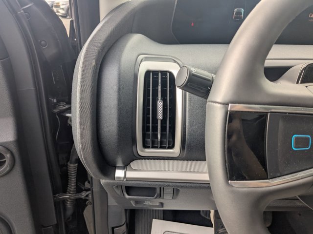 Certified 2025 Ford Expedition Active image 16