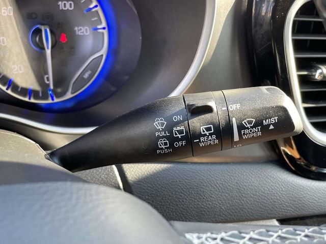 Used 2024 Chrysler Pacifica Touring-L image 30