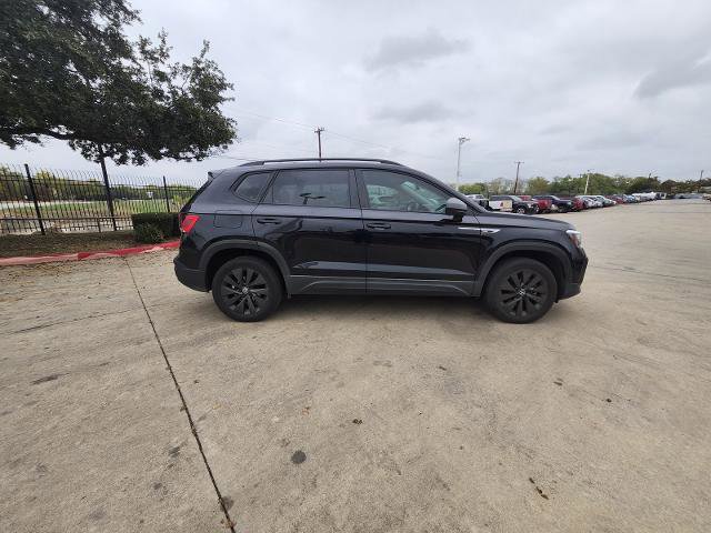 Used 2022 Volkswagen Taos S image 2