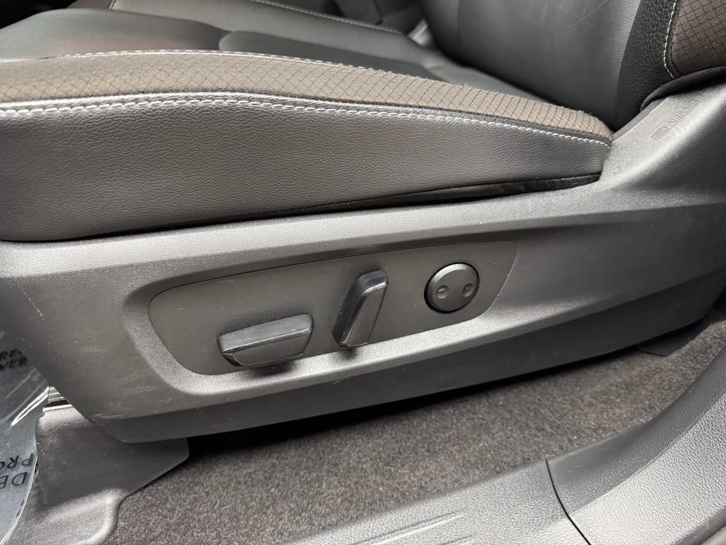 Used 2025 Nissan Pathfinder SL AWD/4WD image 11