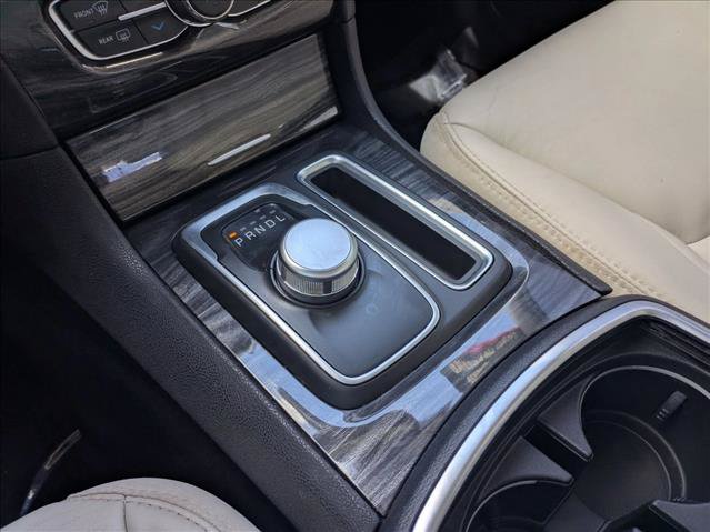 Used 2018 Chrysler 300 Touring L RWD image 12