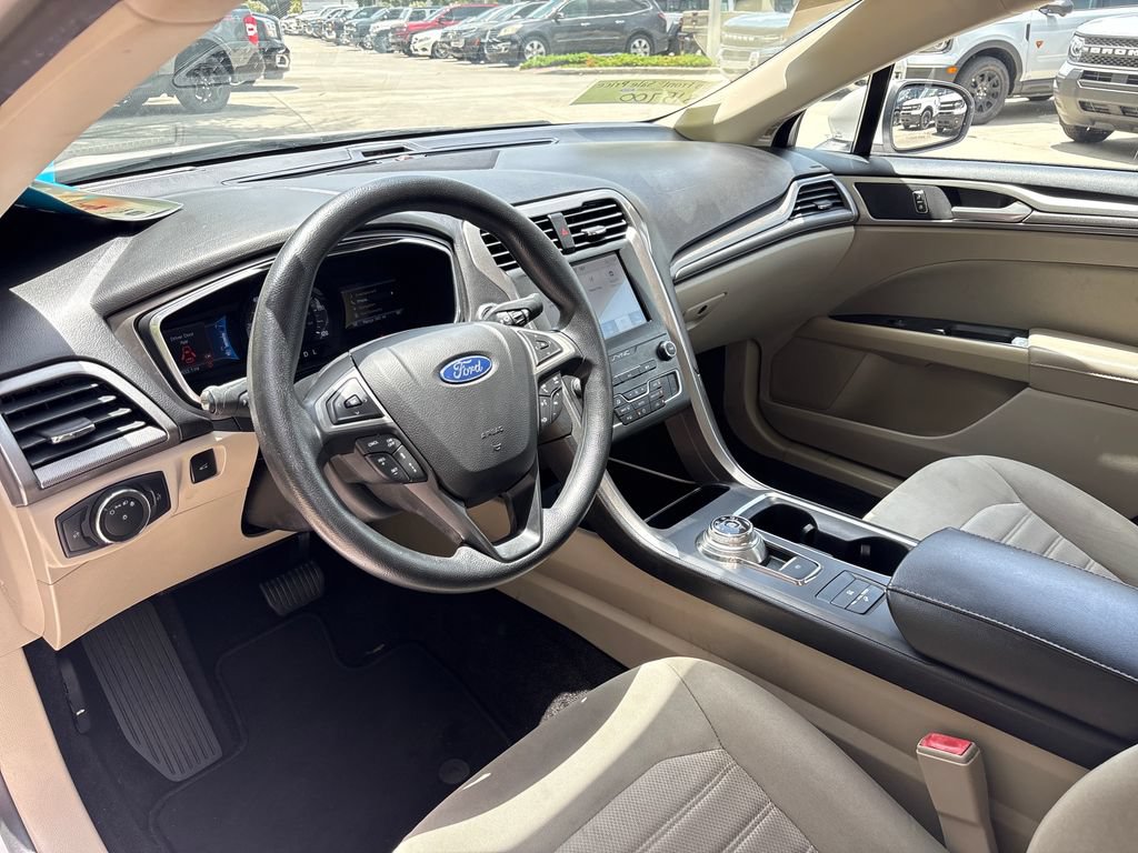 Certified 2020 Ford Fusion SE FWD image 6