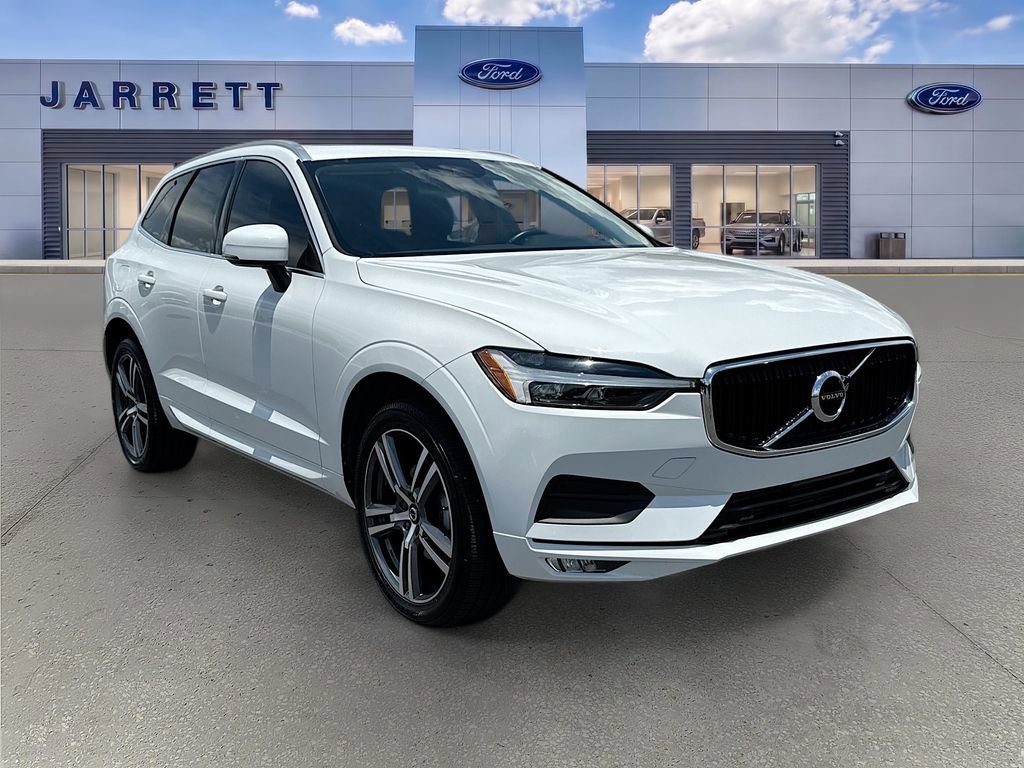 Used 2021 Volvo XC60 T5 Momentum w/ Premium Package FWD image 1