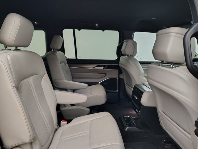 Used 2025 Jeep Wagoneer L Series III AWD/4WD image 16