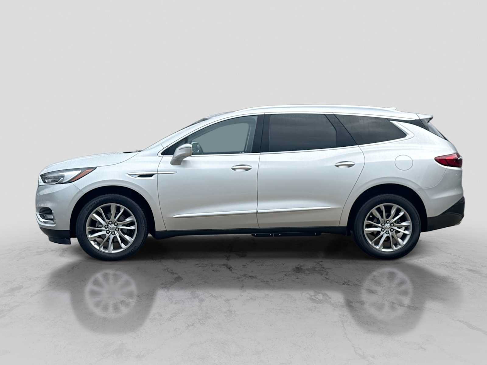 Used 2020 Buick Enclave Premium w/ Sun and Sites Package FWD image 3
