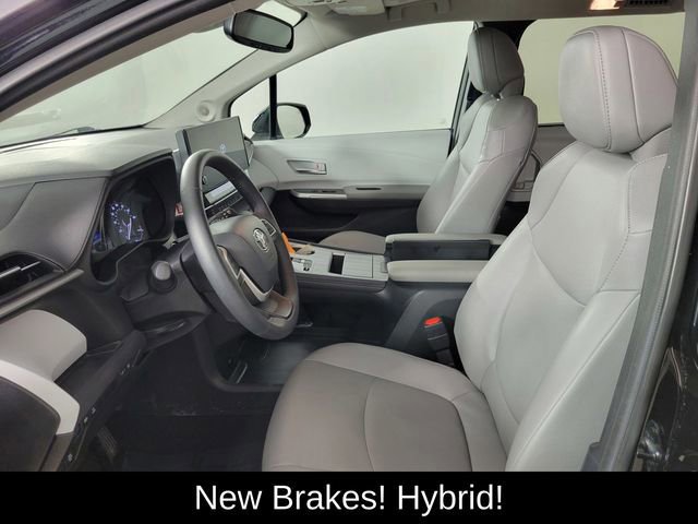 Used 2025 Toyota Sienna XLE w/ XLE Plus Package image 12