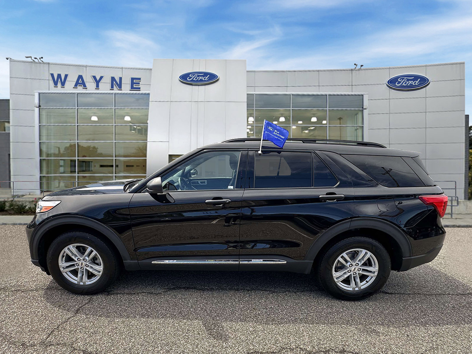 Certified 2023 Ford Explorer XLT w/ Equipment Group 202A AWD/4WD image 7