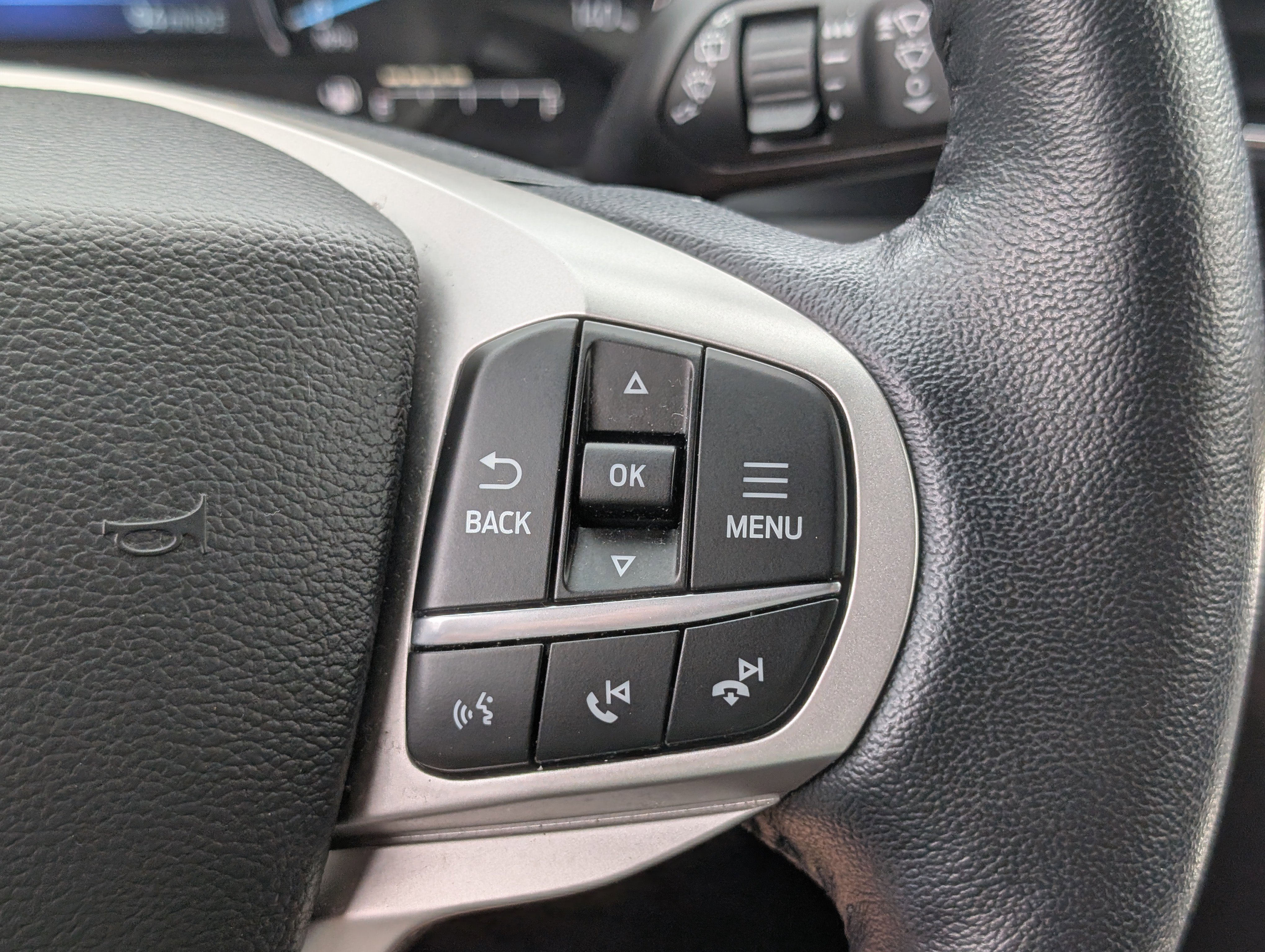 Certified 2022 Ford Explorer XLT w/ Equipment Group 202A image 27