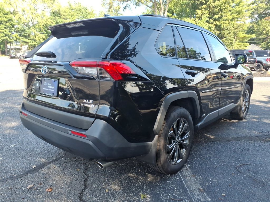Used 2022 Toyota RAV4 XLE Premium AWD/4WD image 2