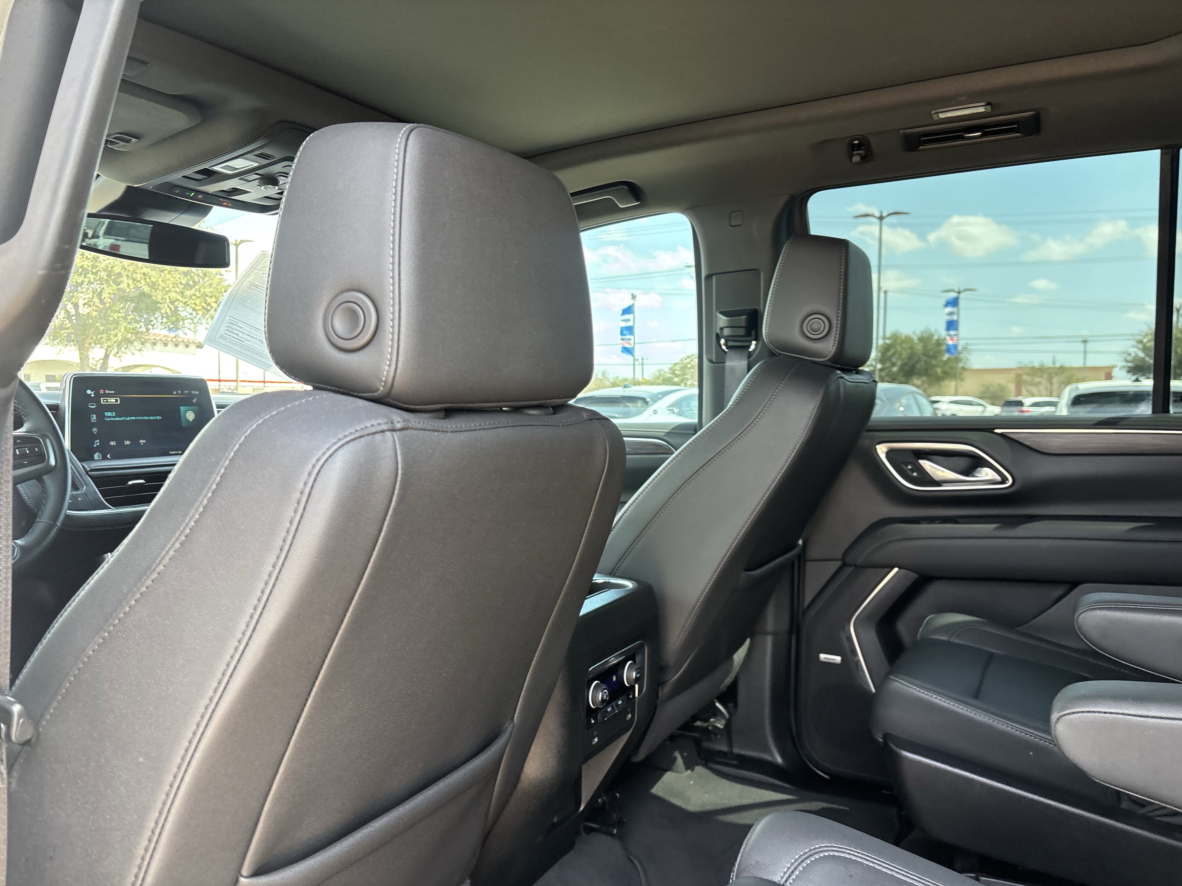 Used 2024 Chevrolet Tahoe Z71 w/ Luxury Package image 18