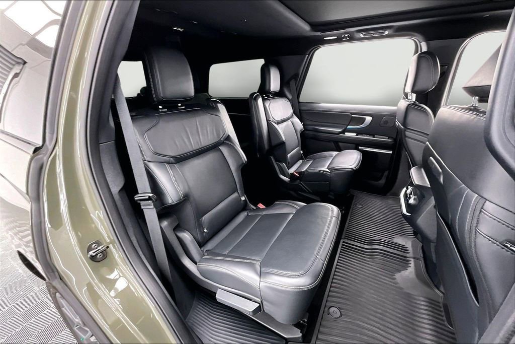 Certified 2025 Ford Expedition Platinum w/ Stealth Performance Package image 27