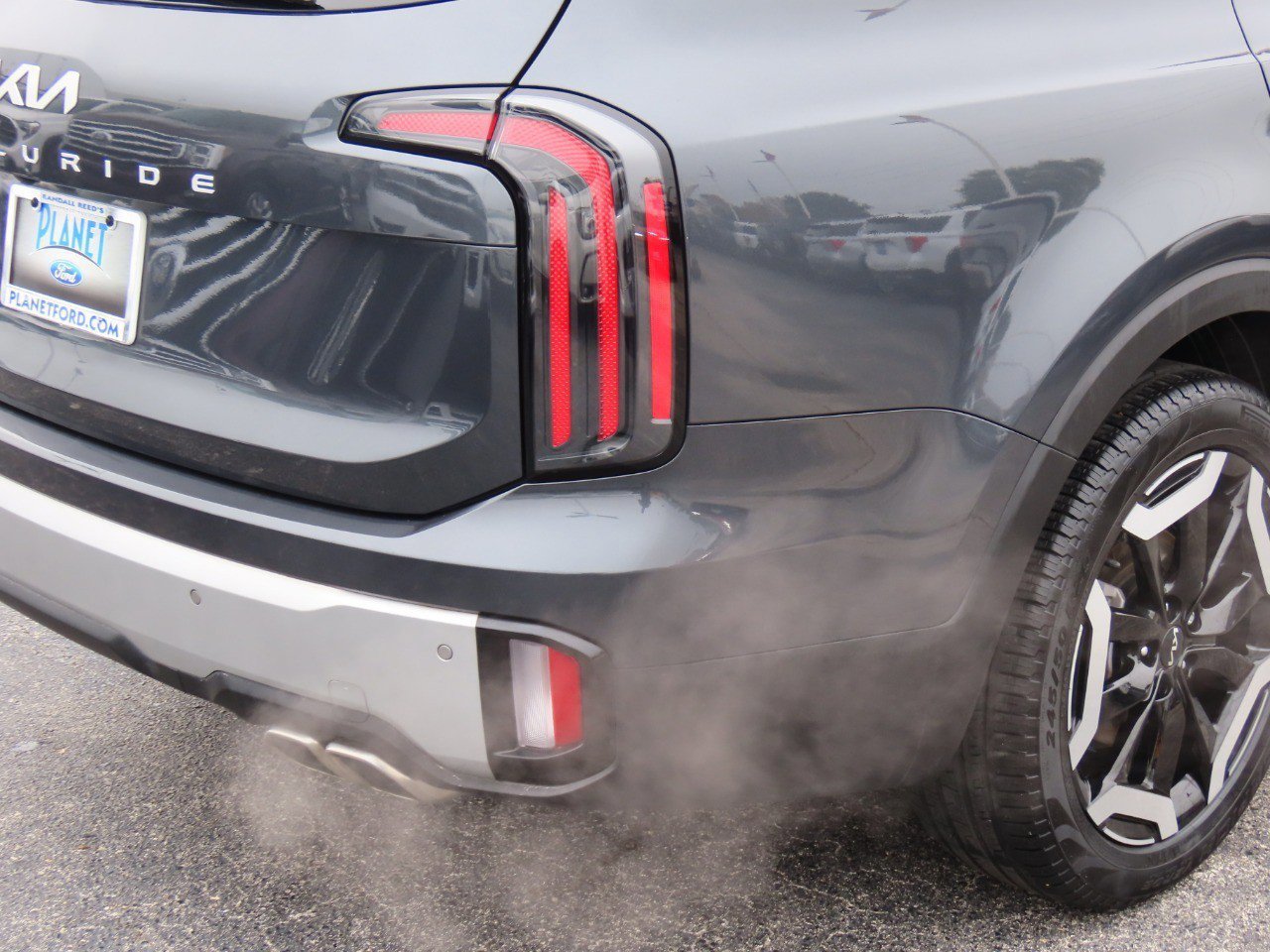 Used 2024 Kia Telluride EX w/ EX Captain's Chair Package image 14