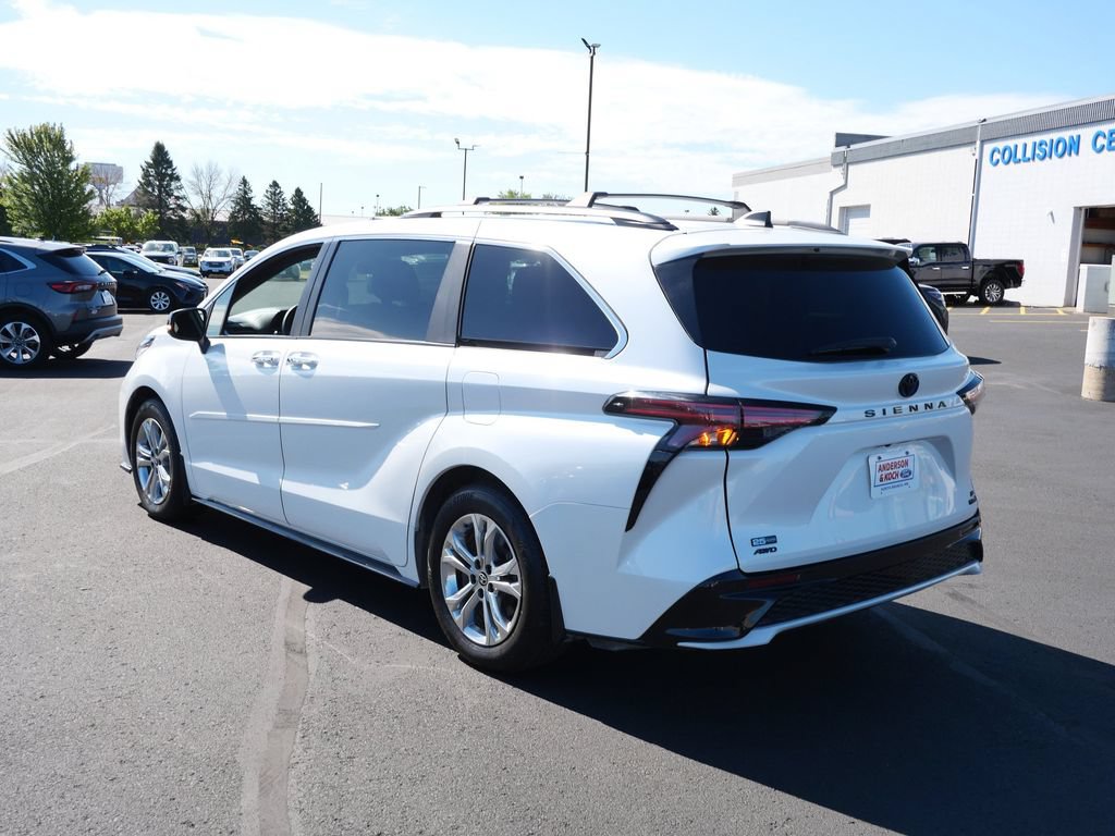 Used 2023 Toyota Sienna XSE AWD/4WD image 8