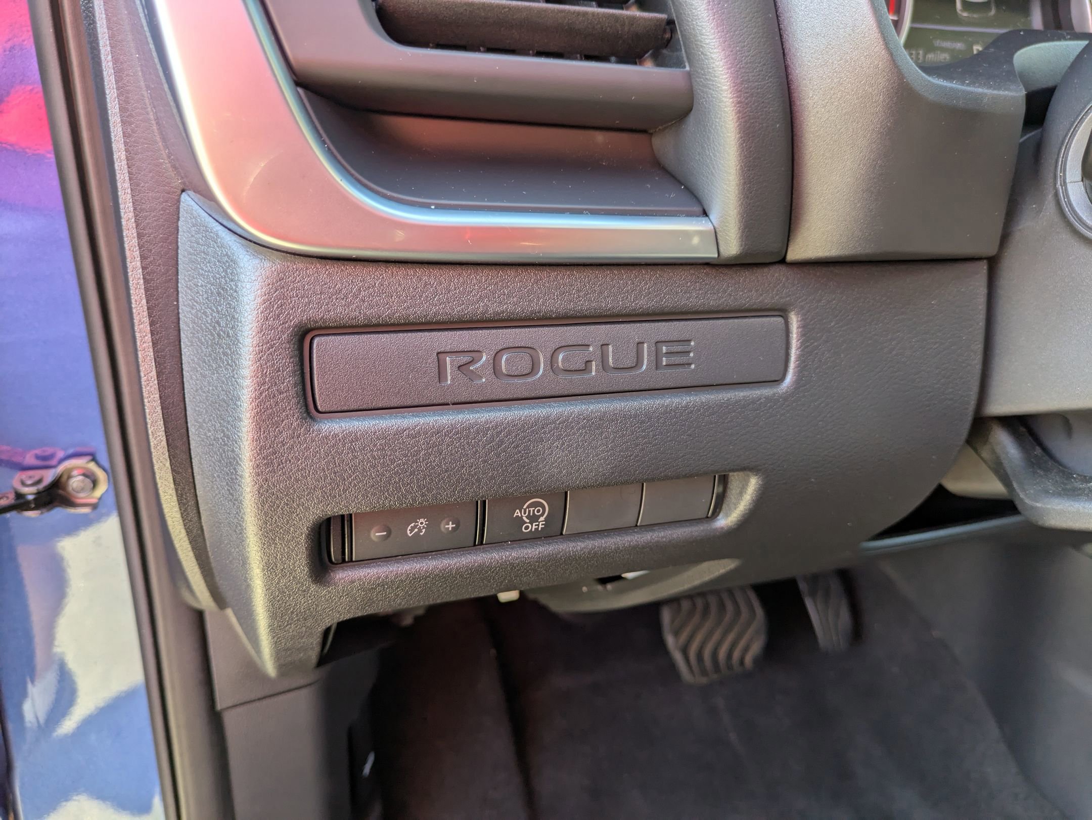 Used 2023 Nissan Rogue S image 17