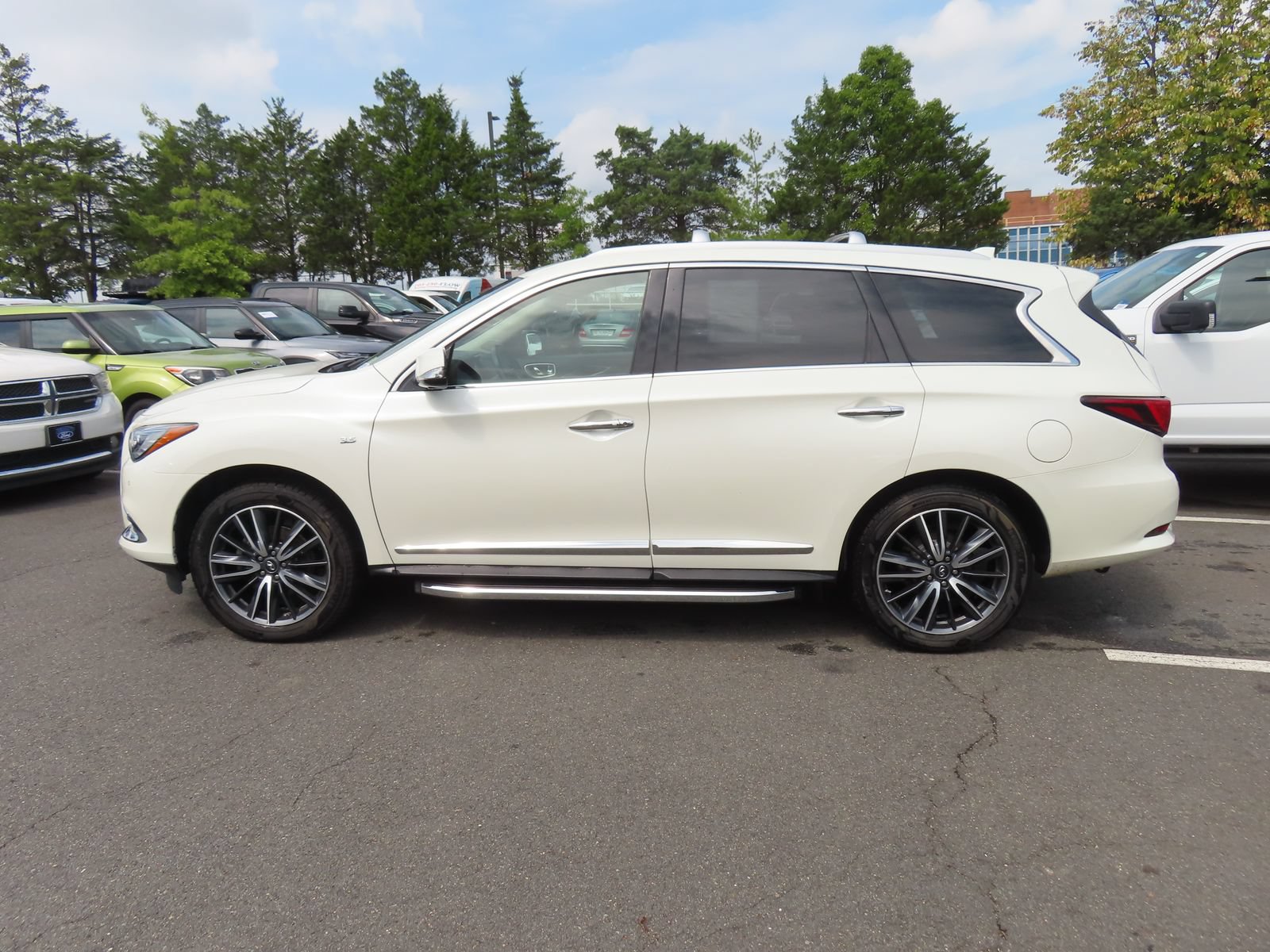 Used 2018 INFINITI QX60 Luxe w/ Deluxe Technology Package AWD/4WD image 8