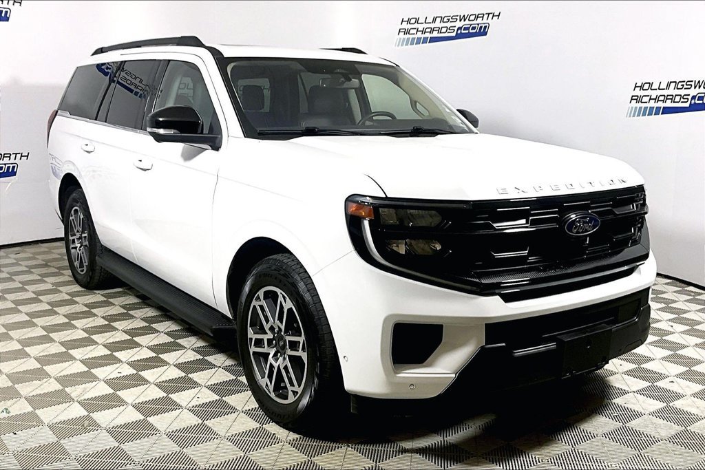 Certified 2025 Ford Expedition Active AWD/4WD image 3