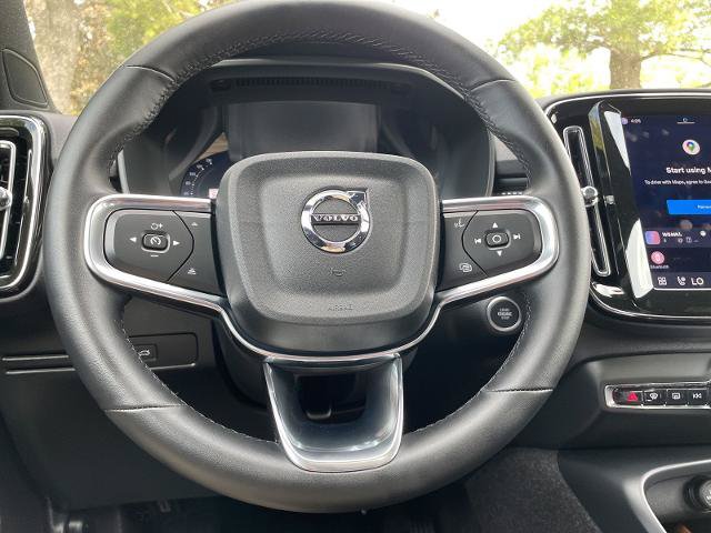 Used 2025 Volvo XC40 B5 Plus AWD/4WD image 12